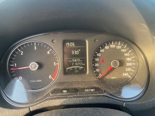 Volkswagen Polo 2010-thumb-15