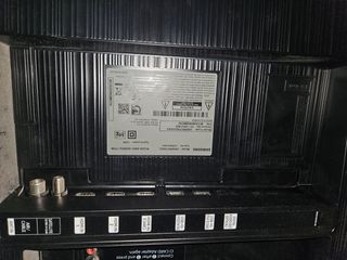 Samsung της σειράς RU7400 (μοντέλο UE65RU7402U).