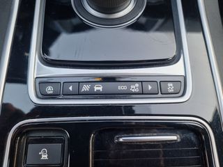 Jaguar XE 2017 Jaguar XE 25d R-Sport AWD-thumb-55