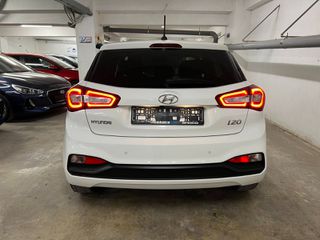 Hyundai i 20 2018 •PASSION•CLIMA•CAMERA•NAVI•LED•-thumb-6