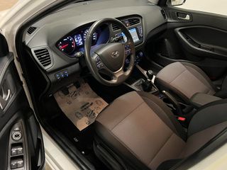 Hyundai i 20 2018 •PASSION•CLIMA•CAMERA•NAVI•LED•-thumb-14