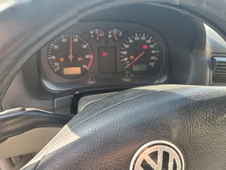 Volkswagen Golf 2003-thumb-8