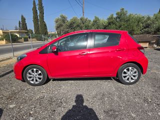 Toyota Yaris 2014-thumb-2