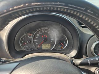 Toyota Yaris 2014-thumb-11