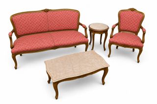 Κλασικό vintage σαλόνι Louis XV με μαρμάρινα τραπεζάκια