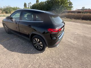 Mercedes-Benz GLA 200 2021