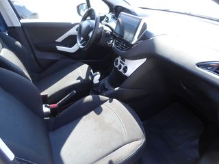 Peugeot 208 2015-thumb-6