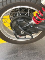 Moto Guzzi V 85 TT 2025 ΤΤ-thumb-3