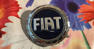 Γνήσιο Μπλε Σήμα FIAT 75mm (7,5cm) ΟΠΙΣΘΙΟ / ΕΜΠΡΟΣΘΙΟ - Κωδικός B832 (Με Βίδα & Πείρους)