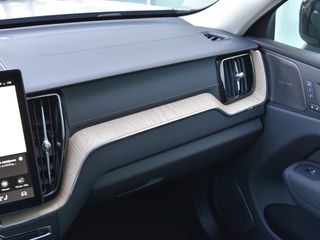 Volvo XC 60 2025 New Recharge PHEV T6 Ultra Dark-thumb-19