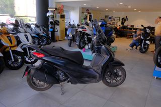 Piaggio Beverly 300i 2023 BEVERLY 300 HPE
