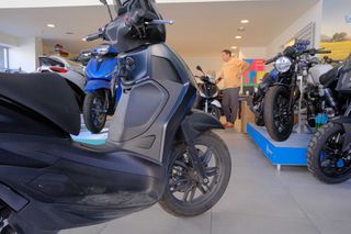 Piaggio Beverly 300i 2023 BEVERLY 300 HPE-thumb-3