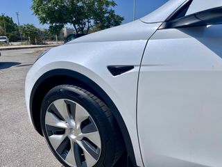 Tesla Model Y 2021 LONG RANGE DUAL MOTOR-thumb-8