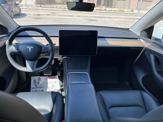 Tesla Model Y 2021 dual motor long range-thumb-26