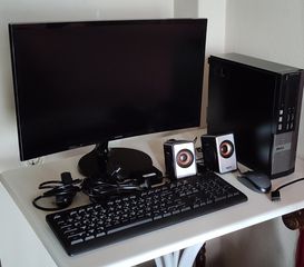 Desktop Dell, monitor Samsung