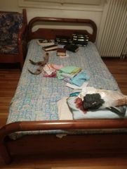 ξύλινο κρεβάτι με στρώμα