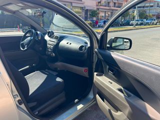 Daihatsu Sirion 2007-thumb-4