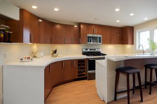 Intrahome Forma Studio 2 χρώμα Κρεμ Πάνω & Ξύλο Κάτω έπιπλα κουζίνας 10 Μέτρα συνολικα τρέχον μέτρα Intrahome-65651640