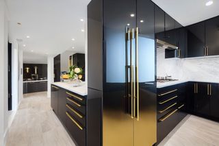 Intrahome Athena Studio 2 χρώμα Ορείχαλκος & Λευκό Λακέ έπιπλα κουζίνας 10 Μέτρα συνολικα τρέχον μέτρα Intrahome-65651920