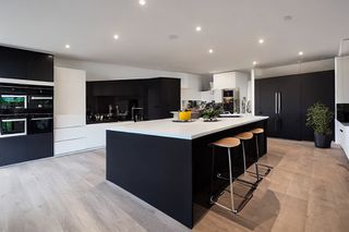 Intrahome Scandi Studio 2 χρώμα Μαύρο Ματ Πάνω & Δρυς Κάτω έπιπλα κουζίνας 10 Μέτρα συνολικα τρέχον μέτρα Intrahome-65652100