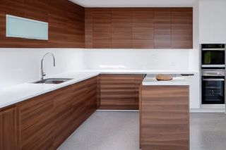 Intrahome Loft Max 2 χρώμα Λευκό Λακέ Πάνω & Καρυδιά Κάτω έπιπλα κουζίνας 10 Μέτρα συνολικα τρέχον μέτρα Intrahome-65652150