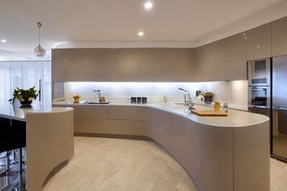 Intrahome Urban Max 2 χρώμα Λακέ Μπεζ Ανοιχτό έπιπλα κουζίνας 10 Μέτρα συνολικα τρέχον μέτρα Intrahome-65652170