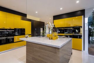 Intrahome Nova Signature 2 χρώμα Λακέ Μουσταρδί έπιπλα κουζίνας 10 Μέτρα συνολικα τρέχον μέτρα Intrahome-65652242