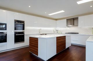Intrahome Luna Smart 2 χρώμα Λευκό Λακέ Πάνω & Καρυδιά Κάτω έπιπλα κουζίνας 10 Μέτρα συνολικα τρέχον μέτρα Intrahome-65652256