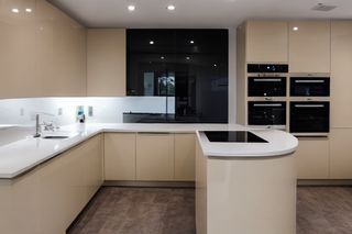 Intrahome Aurora Art 2 χρώμα Λακέ Μπεζ Ανοιχτό έπιπλα κουζίνας 10 Μέτρα συνολικα τρέχον μέτρα Intrahome-65652277