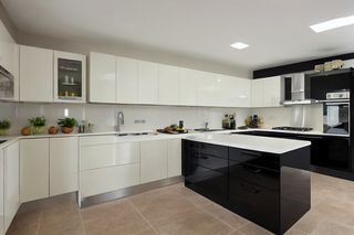 Intrahome Parma Select 2 χρώμα Λακέ Κρεμ Γυαλιστερό έπιπλα κουζίνας 10 Μέτρα συνολικα τρέχον μέτρα Intrahome-65652343