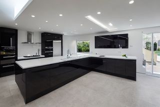 Intrahome Siena Concept 2 χρώμα Λακέ Λευκό Γυαλιστερό έπιπλα κουζίνας 10 Μέτρα συνολικα τρέχον μέτρα Intrahome-65652381