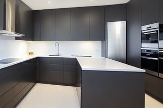 Intrahome Linea Prime 1 χρώμα Λακέ Ανθρακί έπιπλα κουζίνας 10 Μέτρα συνολικα τρέχον μέτρα Intrahome-65652672