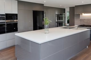 Intrahome Olympia Concept 1 χρώμα Λακέ Γκρι Ανοιχτό έπιπλα κουζίνας 10 Μέτρα συνολικα τρέχον μέτρα Intrahome-65652901