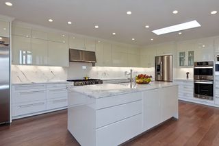 Intrahome Helios Studio 1 χρώμα Λακέ Κρεμ Γυαλιστερό έπιπλα κουζίνας 10 Μέτρα συνολικα τρέχον μέτρα Intrahome-65652940