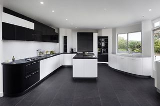 Intrahome Milano Studio 1 χρώμα Λακέ Μαύρο Ματ έπιπλα κουζίνας 10 Μέτρα συνολικα τρέχον μέτρα Intrahome-65653420