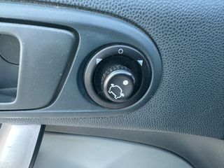 Ford Fiesta 2010 TITANIUM-thumb-30