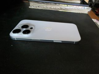 IPhone 16 pro 256 GB-thumb-3