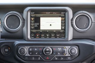 Jeep Wrangler 2019 SAHARA UNLIMITED Sky One-Touch-thumb-21