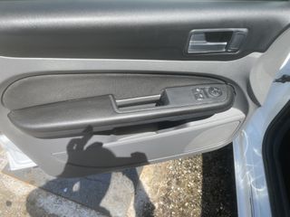 Ford Focus 2009-thumb-4