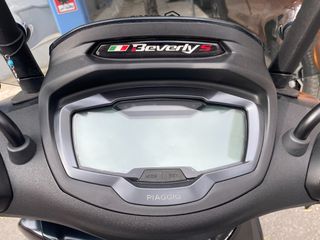 Piaggio Beverly 400 2022 HPE S black matte-thumb-26