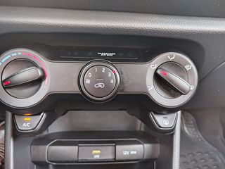 Kia Picanto 2023 1.0i 12v LX Inmotion AUTOMATIC-thumb-16