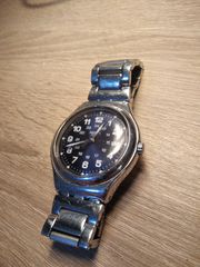 Swatch Irony Blue Boat (μοντέλο YWS420GC), 41mm, Εξ ολοκλήρου από Ανοξείδωτο Ατσάλι, Κλιπ Ασφαλείας, Εντυπωσιακό Σκούρο Μπλε Καντράν με εύκολα αναγνώσιμους αριθμούς (12h/24h) και ημερομηνία στη θέση 3