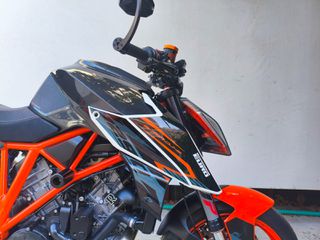 KTM 1290 Super Duke R 2019-thumb-3
