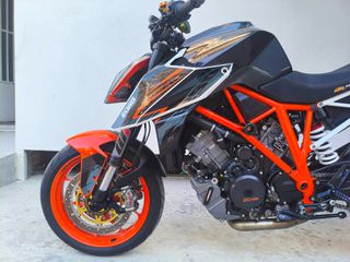 KTM 1290 Super Duke R 2019-thumb-4
