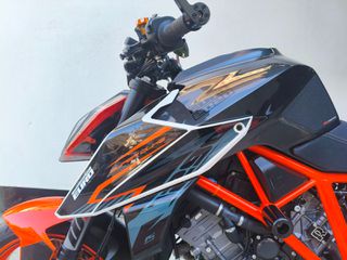 KTM 1290 Super Duke R 2019-thumb-6