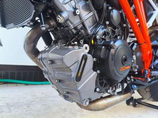KTM 1290 Super Duke R 2019-thumb-8