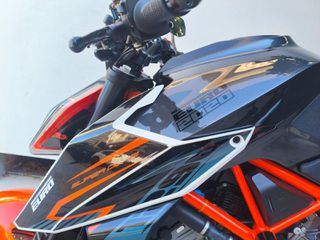 KTM 1290 Super Duke R 2019-thumb-13