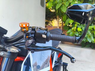 KTM 1290 Super Duke R 2019-thumb-29
