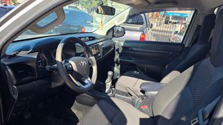 Toyota Hilux 2022-thumb-6