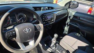 Toyota Hilux 2022-thumb-8